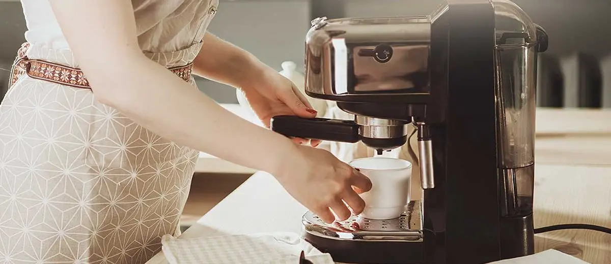 coffee maker with grinder and frother